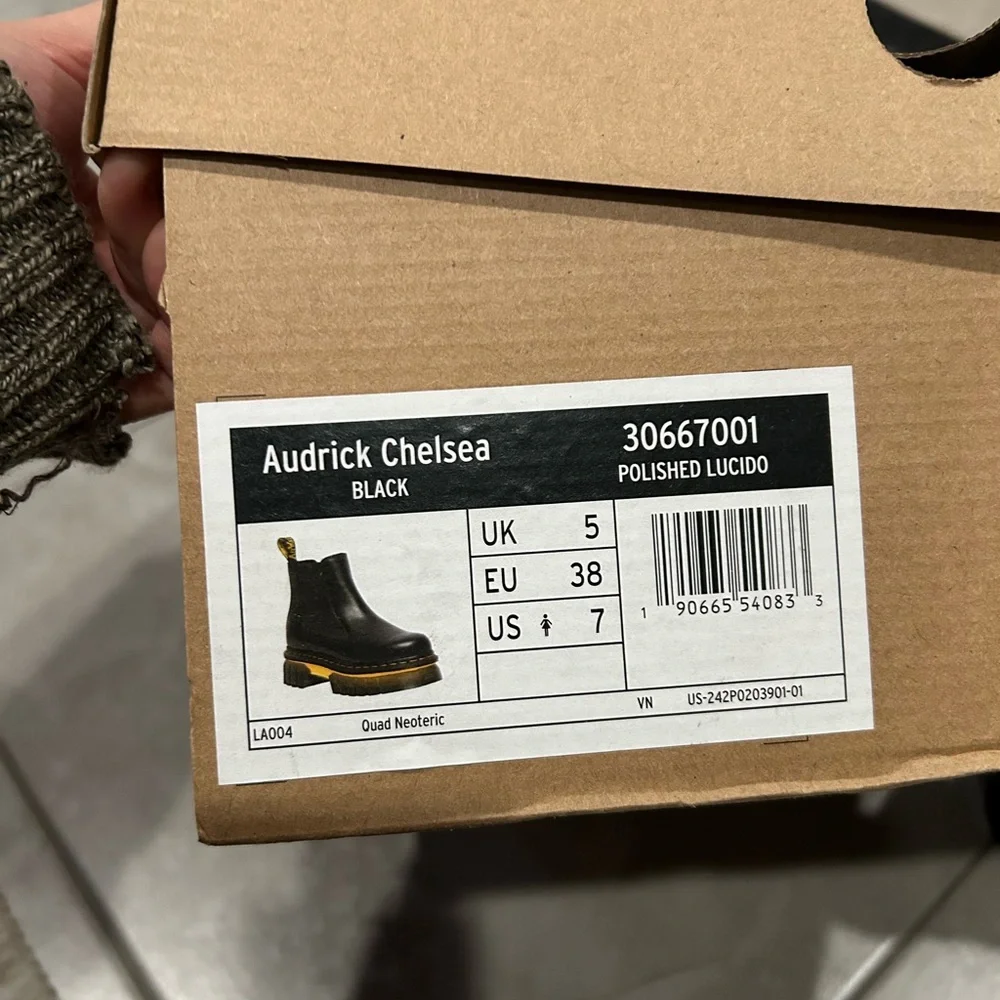 Dr. Martens Doc Martens Audrick Chelsea Black Boots - Picture 8 of 9